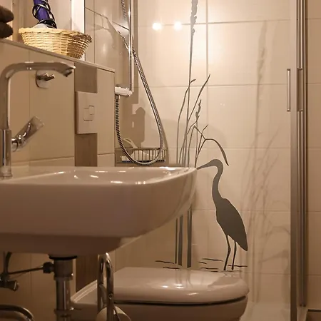 M4 Alexandra Apartment